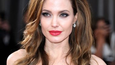 angelina jolie red carpet make up